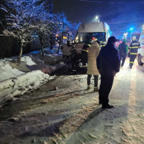 Accident între un TIR și două microbuze în Prahova