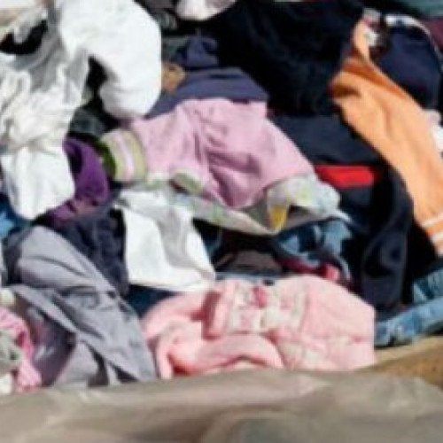 Românii, obligați să recicleze hainele vechi din 2025! Ecotaxă nouă și colectare selectivă a textilelor