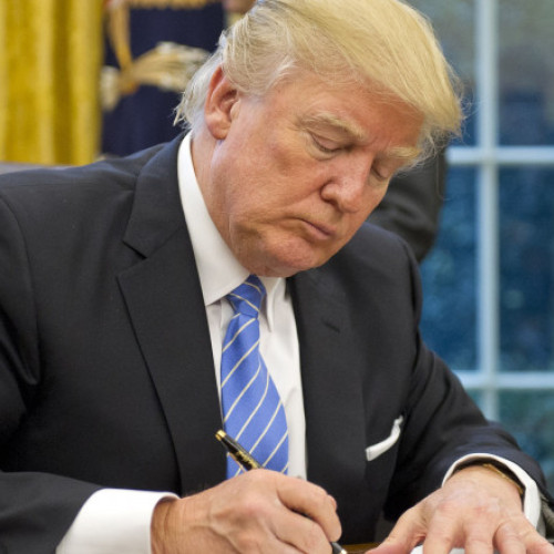 Donald Trump va semna un ordin executiv prin care engleza devine limba oficială a SUA