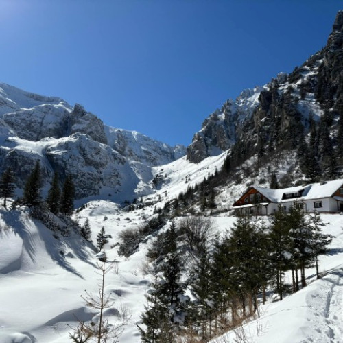 Atenție la riscurile de avalanșă în Munții Bucegi