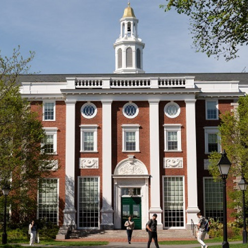 Harvard pierde dreptul de a primi studenți internaționali