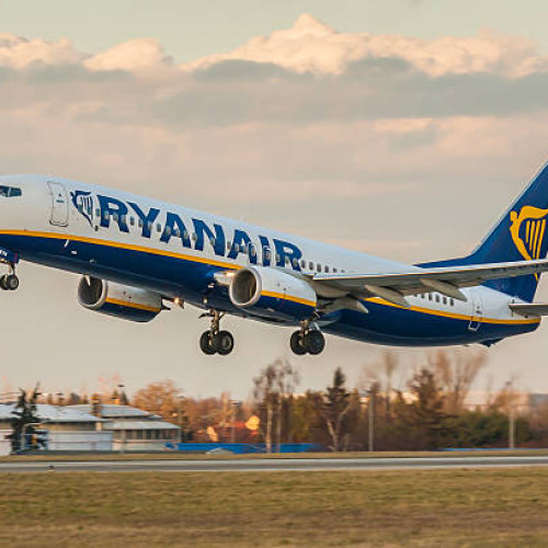 Zboruri cu scaune în picioare? Ryanair explorează o idee controversată