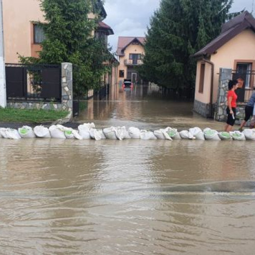 Intervenții în Brașov din cauza inundațiilor provocate de ploi abundente