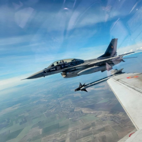 Antrenamente aeriene cu avioane F-16 în România