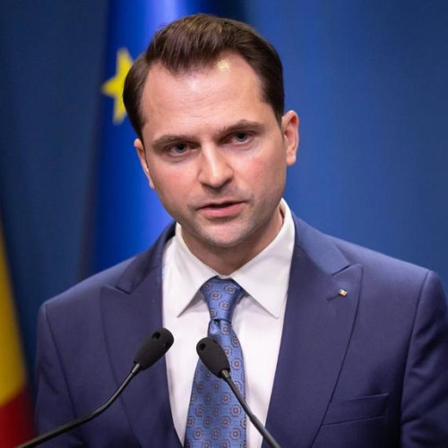 Ministrul Energiei, Sebastian Burduja, clarifică poziția oficială referitoare la facturile din energie după zvonurile și știrile false apărute recent, potrivit newsbv.ro. Potrivit acestuia, după 1 iulie, facturile nu vor &quot;exploda&quot; și nu vor &quot;bubui&quot;, contrazicând astfel toate informațiile alarmiste circulante. Burduja a scris într-o postare pe Facebook că a primit în ultimele zile o serie de atacuri și jigniri, dar a ales să fie clar și să liniștească populația.