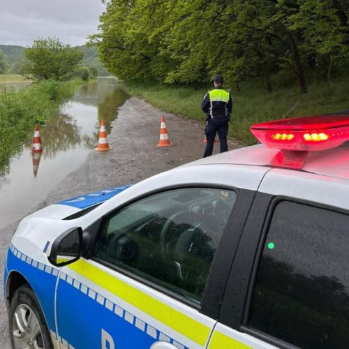 Drumuri din județul Brașov afectate de inundații, autoritățile avertizează șoferii