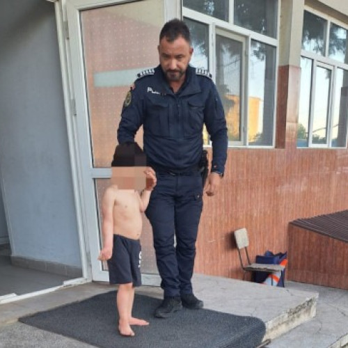 Copil de aproximativ 4 ani, găsit singur pe stradă după ce ar fi căzut de la etaj în Botoșani