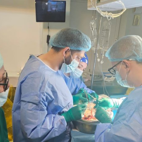 O a doua prelevare de organe și țesuturi, realizată în acest an, a avut loc în cursul nopții la Spitalul Clinic Județean de Urgență Brașov, potrivit newsbv.ro. Operațiunea a fost posibilă datorită generozității unei familii care, în cele mai grele momente, a ales să transforme durerea în speranță, dând viață altor oameni.