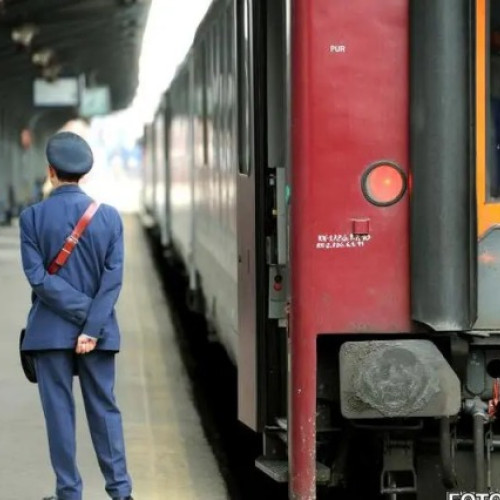 Un șef de la CFR Călători a fost rănit într-un incident petrecut marți seara, după ce a fost lovit în cap de două persoane într-o halta de pe traseul Piatra Olt - Pitești, potrivit notează newsbv.ro. Incidentul s-a produs în halta Pârvu, unde agresorii au fost rapid identificați și reținuți de către autorități.