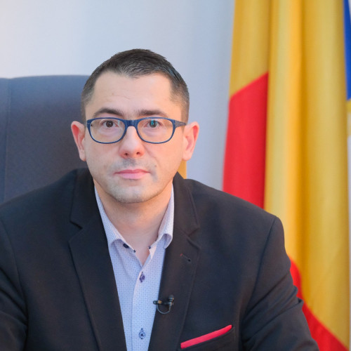 Partidul Național Liberal se pregătește pentru o schimbare majoră în 2025, conform declarațiilor deputatului PNL de Brașov, Sebastian Rusu, citat de newsbv.ro. Rusu a menționat că, după recentele provocări politice, partidul vizează să se reconecteze cu rădăcinile sale antreprenoriale și să răspundă mai bine cerințelor alegătorilor pentru schimbare.