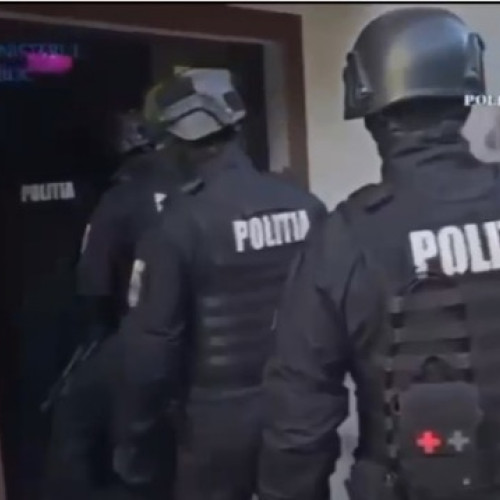 Percheziții în dosar de talharie și fraudă informatică la Brașov