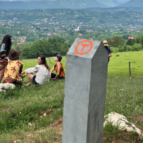 Noul traseu &quot;Terra Borza Teutonica&quot; pe Via Transilvanica, acoperind 170 de kilometri în județul Brașov, a fost inaugurat oficial. Potrivit newsbv.ro, noul drum leagă 18 localități și completează cei peste 1.400 de kilometri deja parcurși de drumeți și cicliști din întreaga lume.