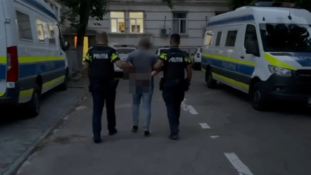 Video Bărbatul din Dolj care și-a amenințat soția, și-a sechestrat copiii și a tras cu arma spre polițiști a fost reținut