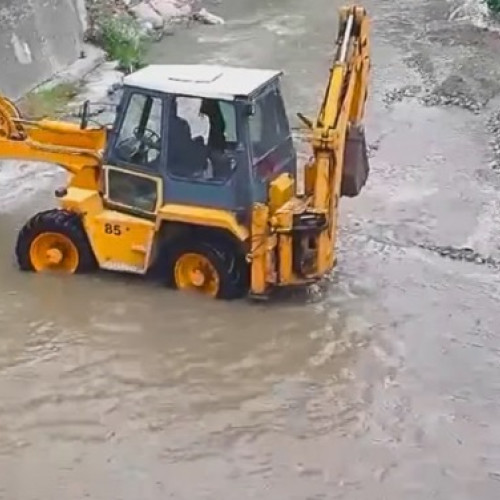Lucrări de decolmatare a râului Ghimbășel, în zona Ghimbav (VIDEO)