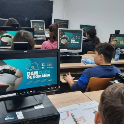 Şase şcoli şi asociații din judeţul Braşov primesc calculatoare prin programul „Dăm Click pe România 2025”