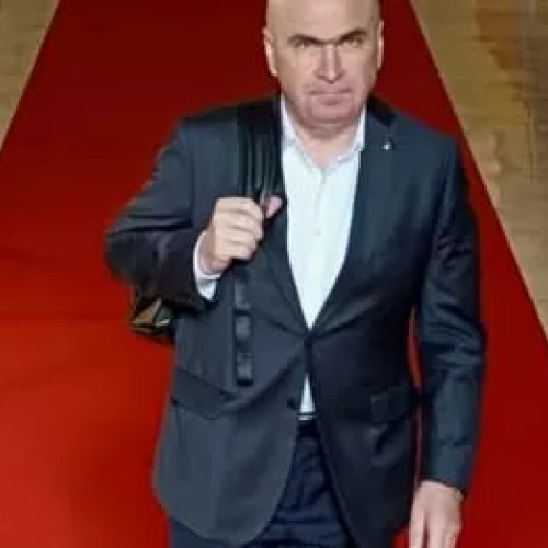 Bolojan limitează deplasările externe pentru funcționarii publici. Restricții la călătoriile în străinătate, ca măsură de austeritate