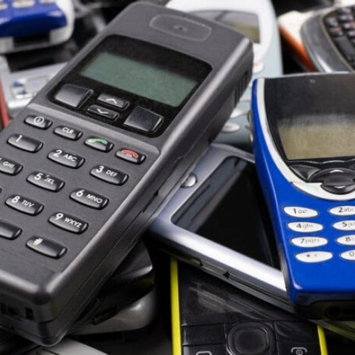 Din ce în ce mai mulți europeni renunță la telefoanele inteligente. „Oamenii au ajuns la un punct de saturație digitală”
