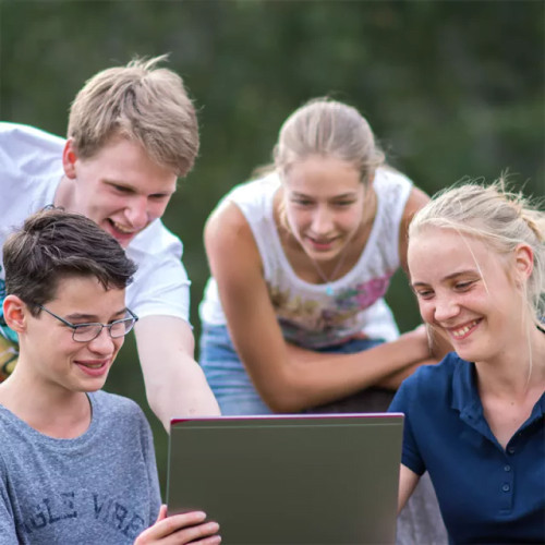 Prima tabără internațională pentru olimpicii la informatică va fi organizată la Brașov. O facultate privată din Germania va oferi participanților din 12 țări cursuri intensive de IT și excursii pentru a descoperi țara