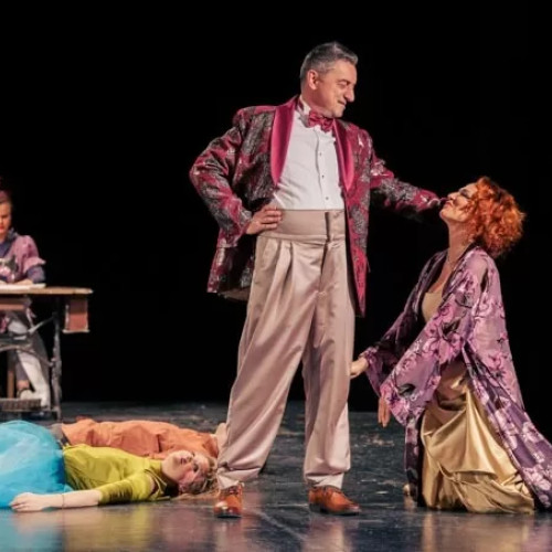 „Visul unei nopți de vară”, la festivalul Național de Teatru Săptămâna Comediei din Brașov. Totul nu este decât un vis, pare să ne sugereze Shakespeare. Sau nu?