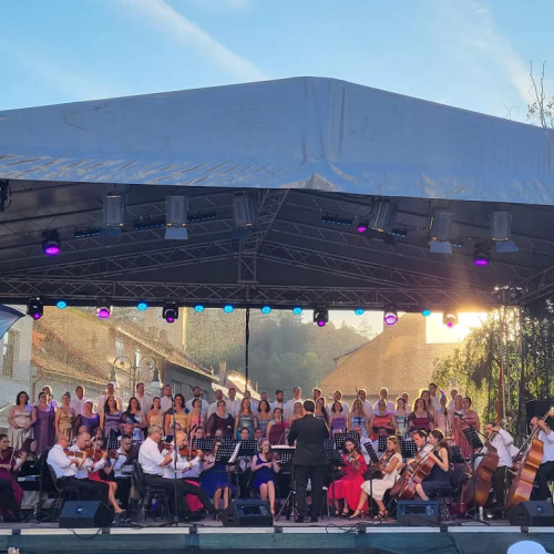 Începe stagiunea estivală a Operei Brașov: În weekend, melomanii sunt invitați în Piața Sfântul Ioan