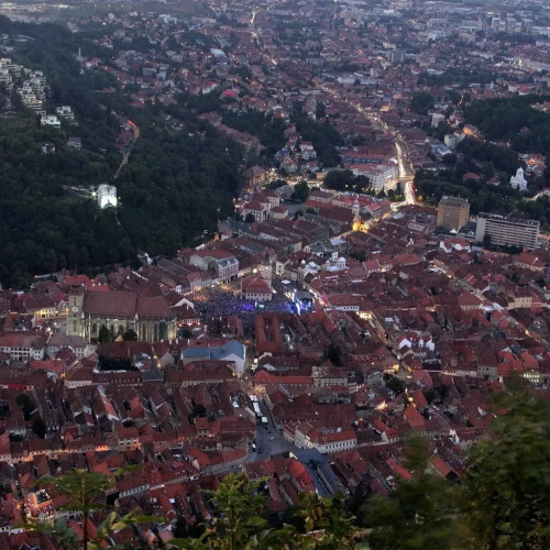 Crește ușor numărul turiștilor în România. Brașovul este pe locul 2 pe țară, cu 530.000 de sosiri în unitățile de cazare din județ, în primele 5 luni ale anului