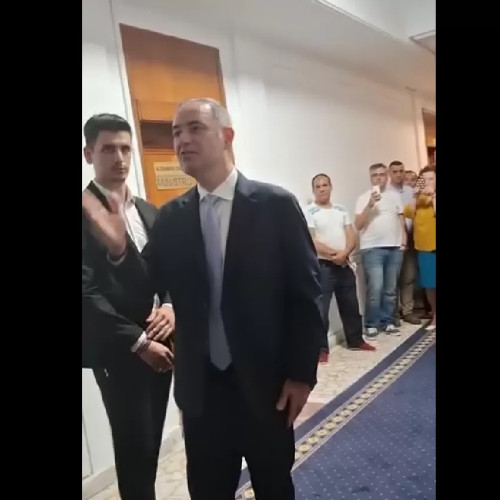 Ministrul de Finanțe, către angajații nemulțumiți: „Cu calm, discutăm, analizăm situația împreună și găsim cele mai bune soluții. Dar, să știți că nu ne ajută. Situația este chiar gravă!”