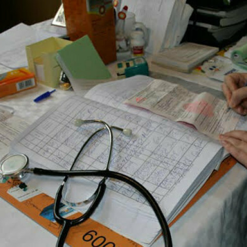 Ministrul Sănătăţii: „Tot ce pot să vă spun este că am identificat zeci de colegi care au eliberat mai multe concedii medicale, mai multe decât este posibil fizic într-o zi / Nu este doar o specialitate implicată, nu mă refer doar la medicii de familie, sunt şi medici de alte specialităţi”