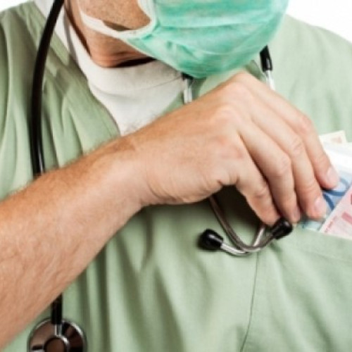 Flagrant la Spitalul Floreasca. Medic ortoped, prins când lua mită