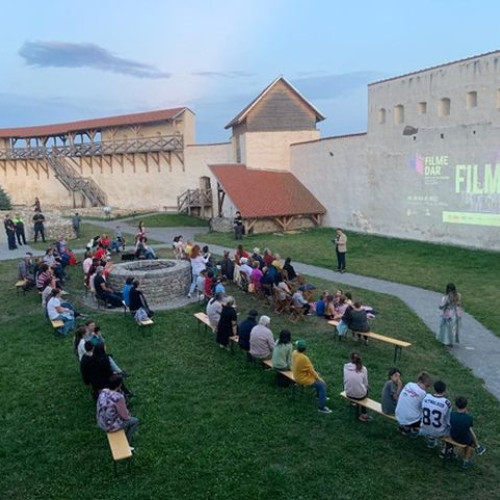 Filme-n Dar 2025: Festivalul care aduce cultura și filmul românesc în Cetatea Feldioara