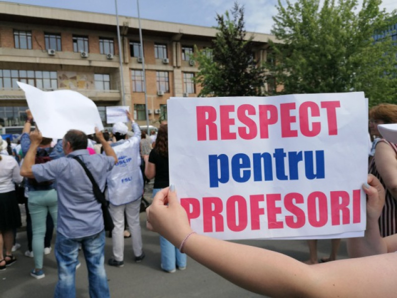 Anul școlar începe cu proteste în capitală