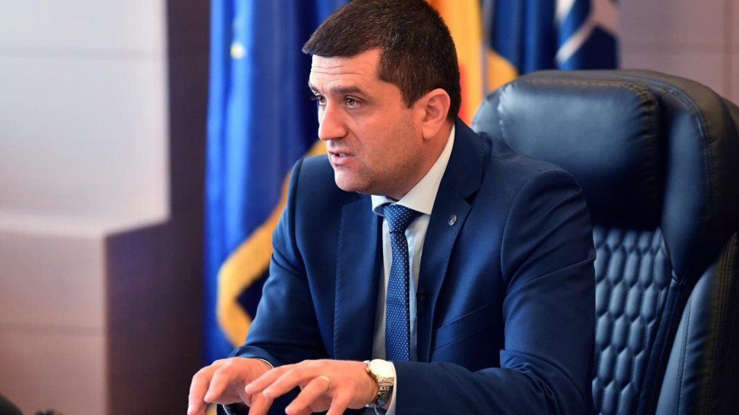 Ministrul economiei: groapa de gunoi de la fabrica din Făgăraş afectează negocierile cu Rheinmetall