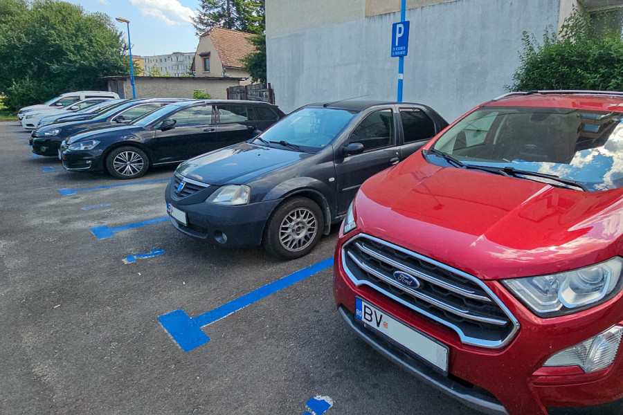 Brașov: licitația locurilor de parcare și demontarea dispozitivelor ilegale