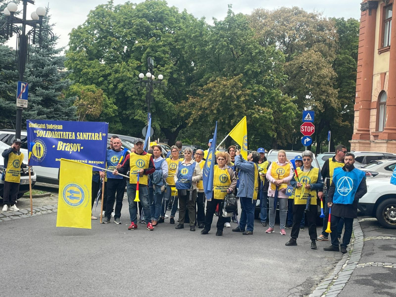 Proteste ale sindicatelor din Sănătate și Educație în Brașov față de măsurile guvernului