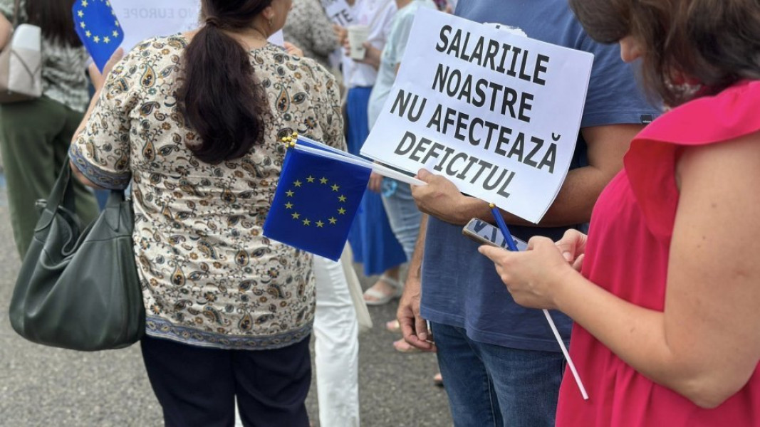 Sindicatele administrației locale protestează în Capitală față de măsuri guvernamentale